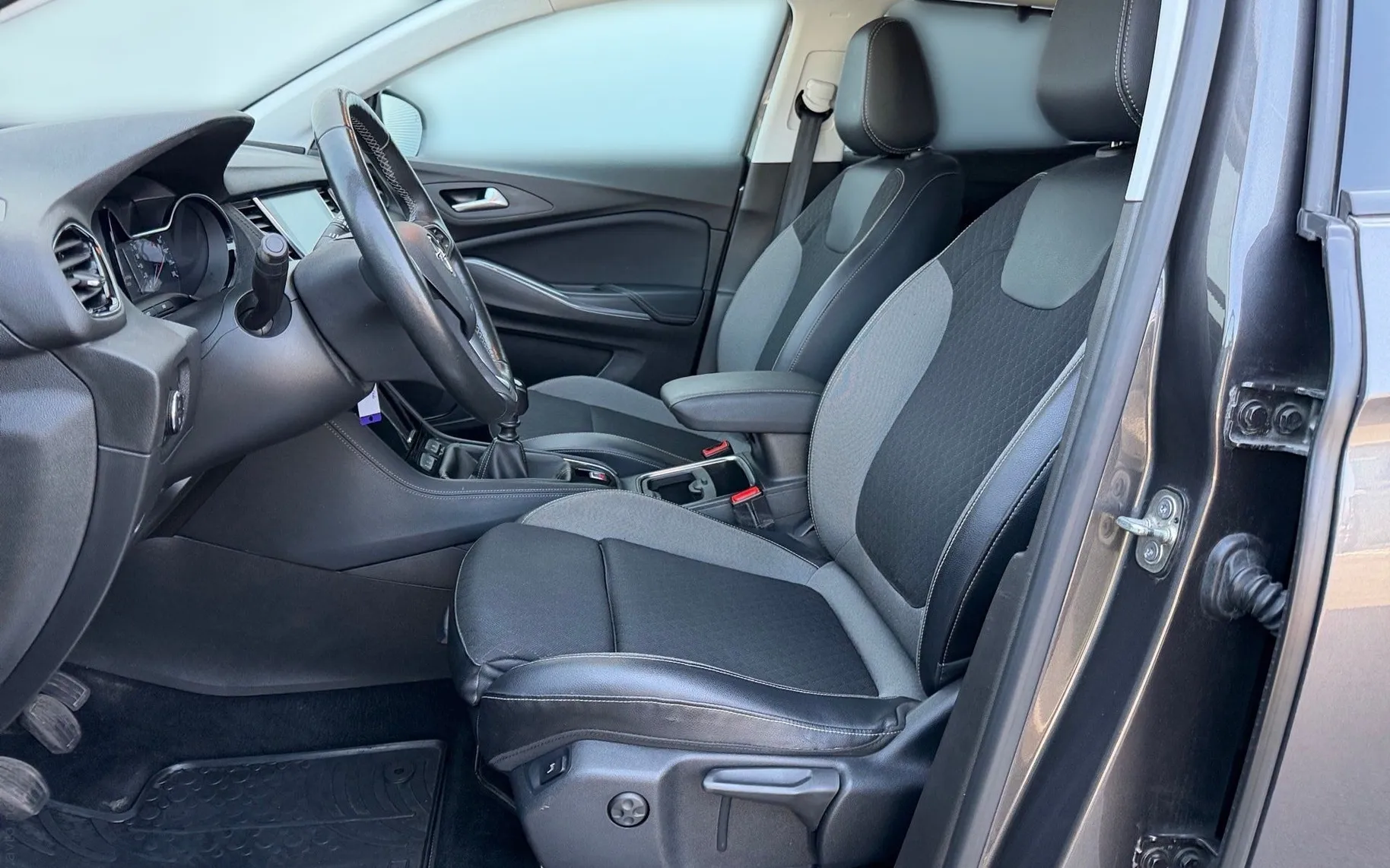 Notranja slika - Opel Crossland X - 1.2 Turbo Innovation-SLO-1. lastnik-LED-Vl. klju.. - 7