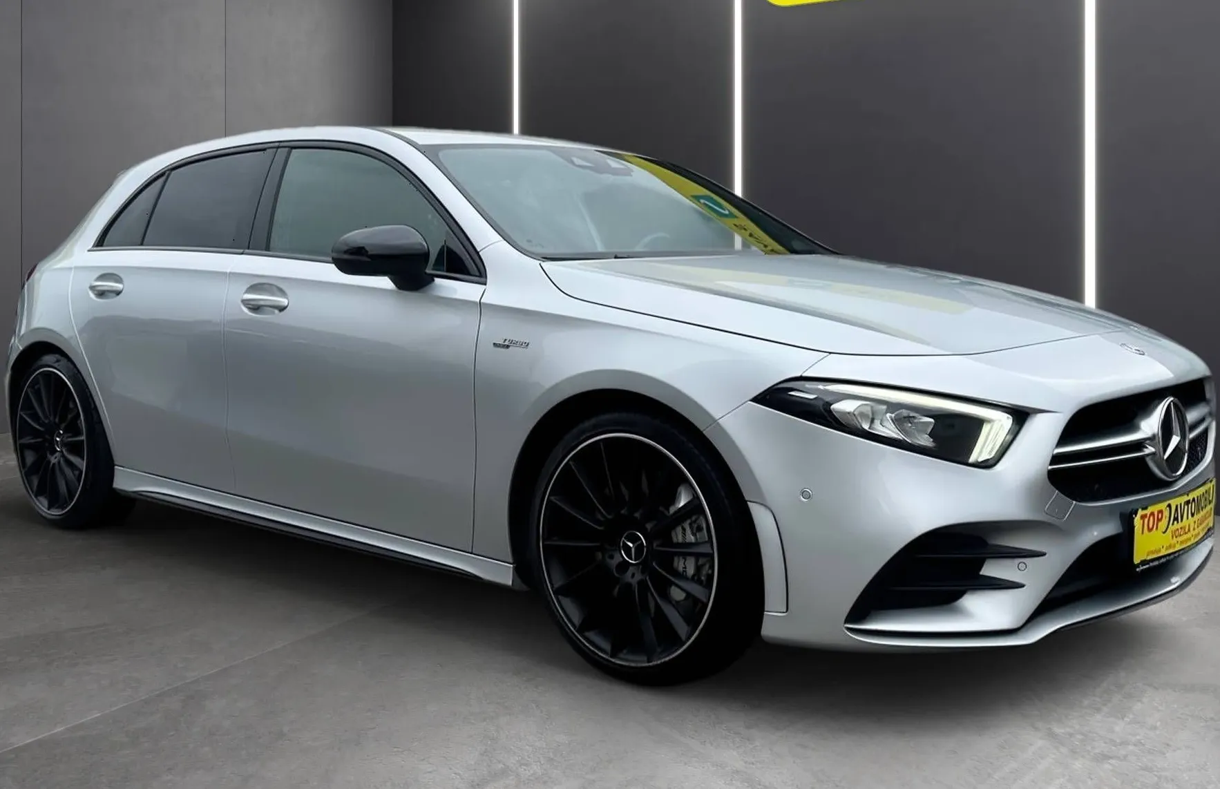 Zunanja slika - Mercedes-Benz A-Razred - 35 AMG 4MATIC + DTC LED KAM NAVI PDC TEMP GR.SEDEŽ - 10