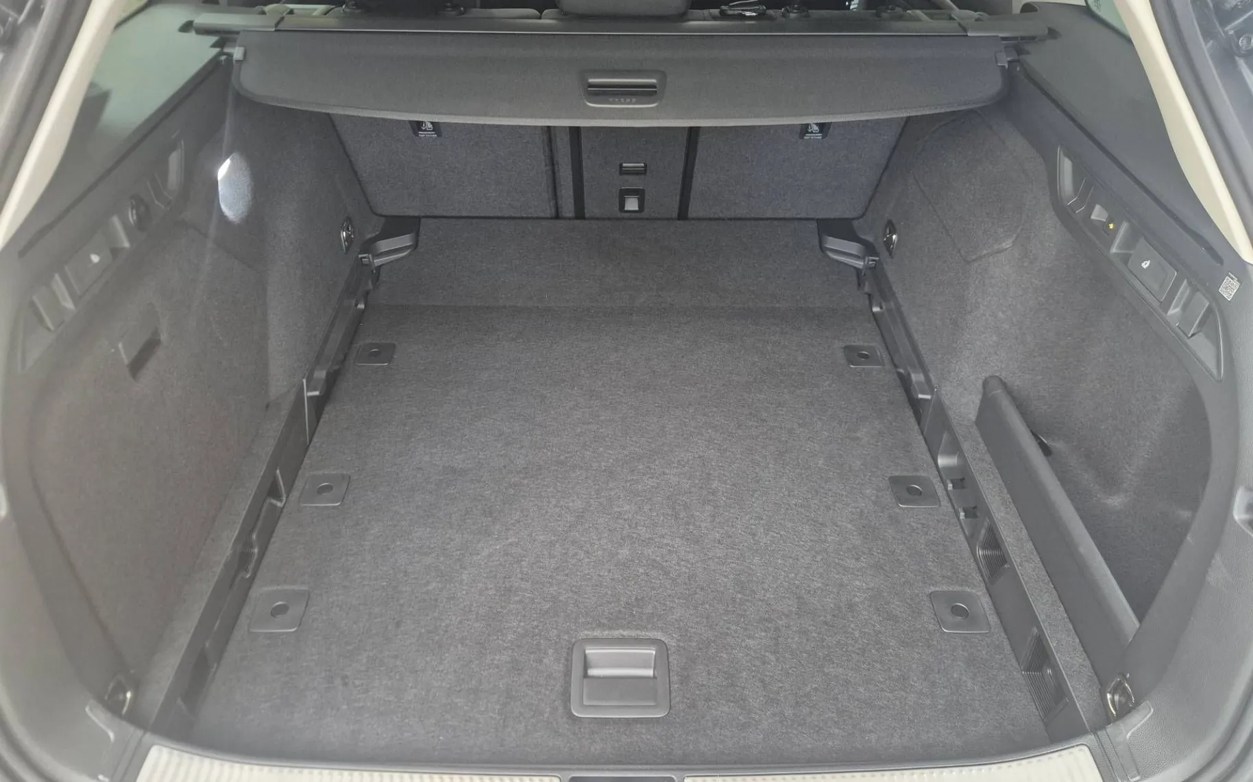 Notranja slika - Škoda Superb - Combi 2.0 TDI DSG Essence - 11