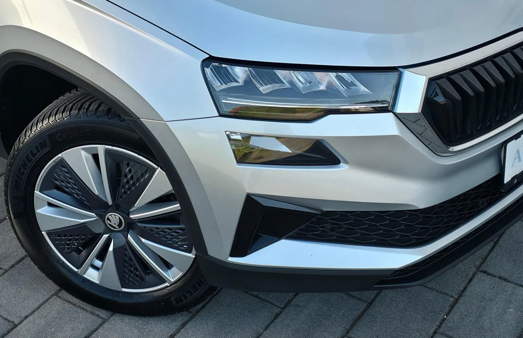 Zunanja slika - Škoda Karoq - 1.5TSI Selection DSG•ACC•KAMERA•LANE•KEYLESS•17C - 20