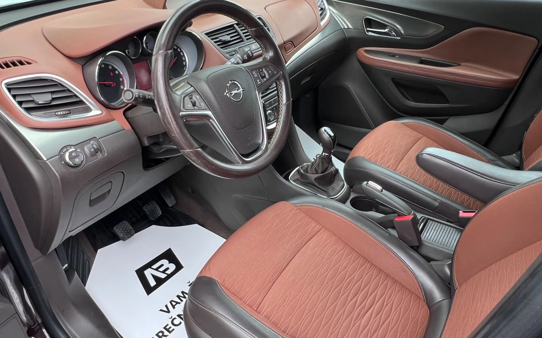 Notranja slika - Opel Mokka - 1.4 Turbo+XENON+NAVI+R.KAMRA - 9