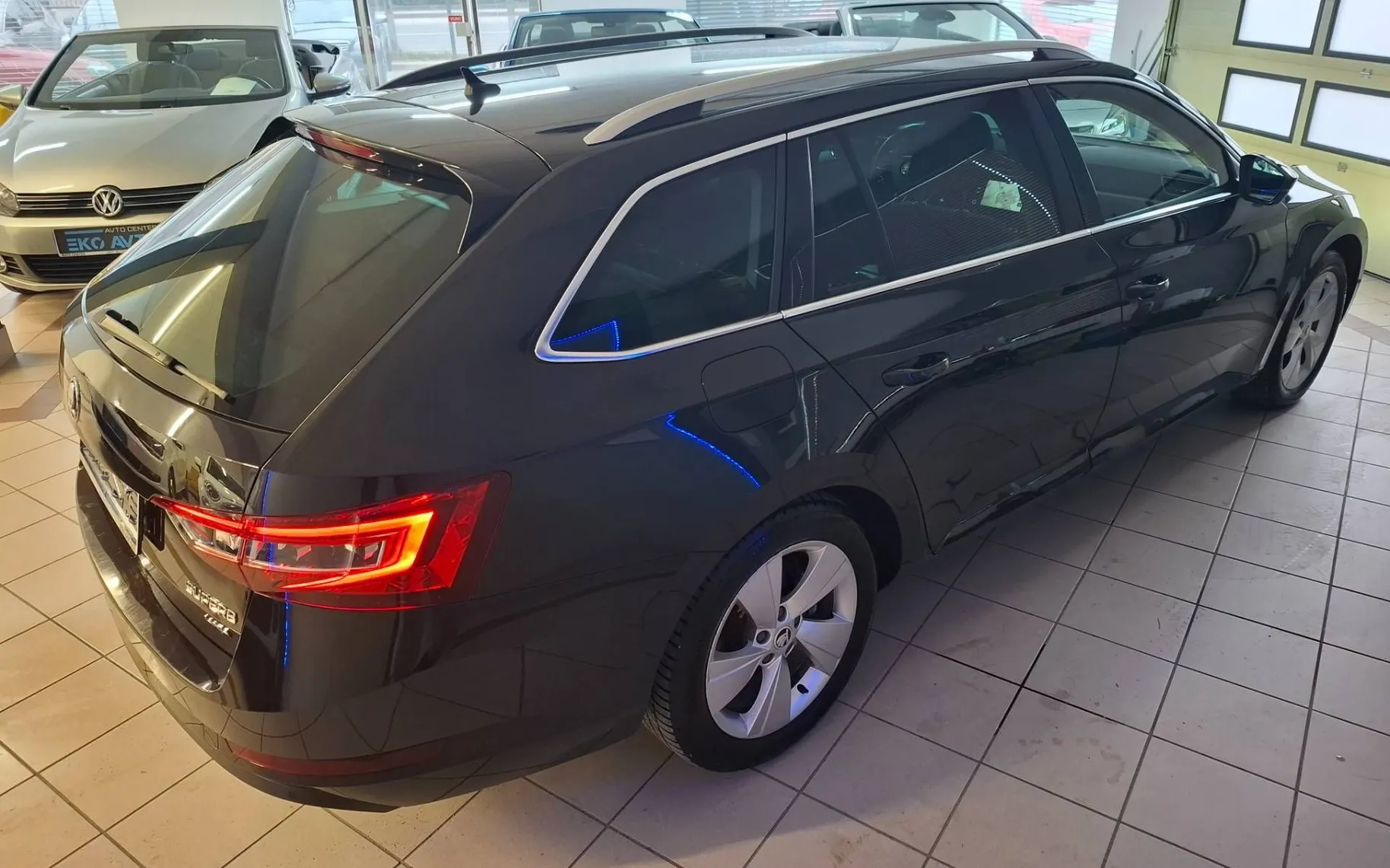 Notranja slika - Škoda Superb - 2.0 TDI 4x4 Sportline Combi DSG 190KM-KAMERA-LED-. - 12