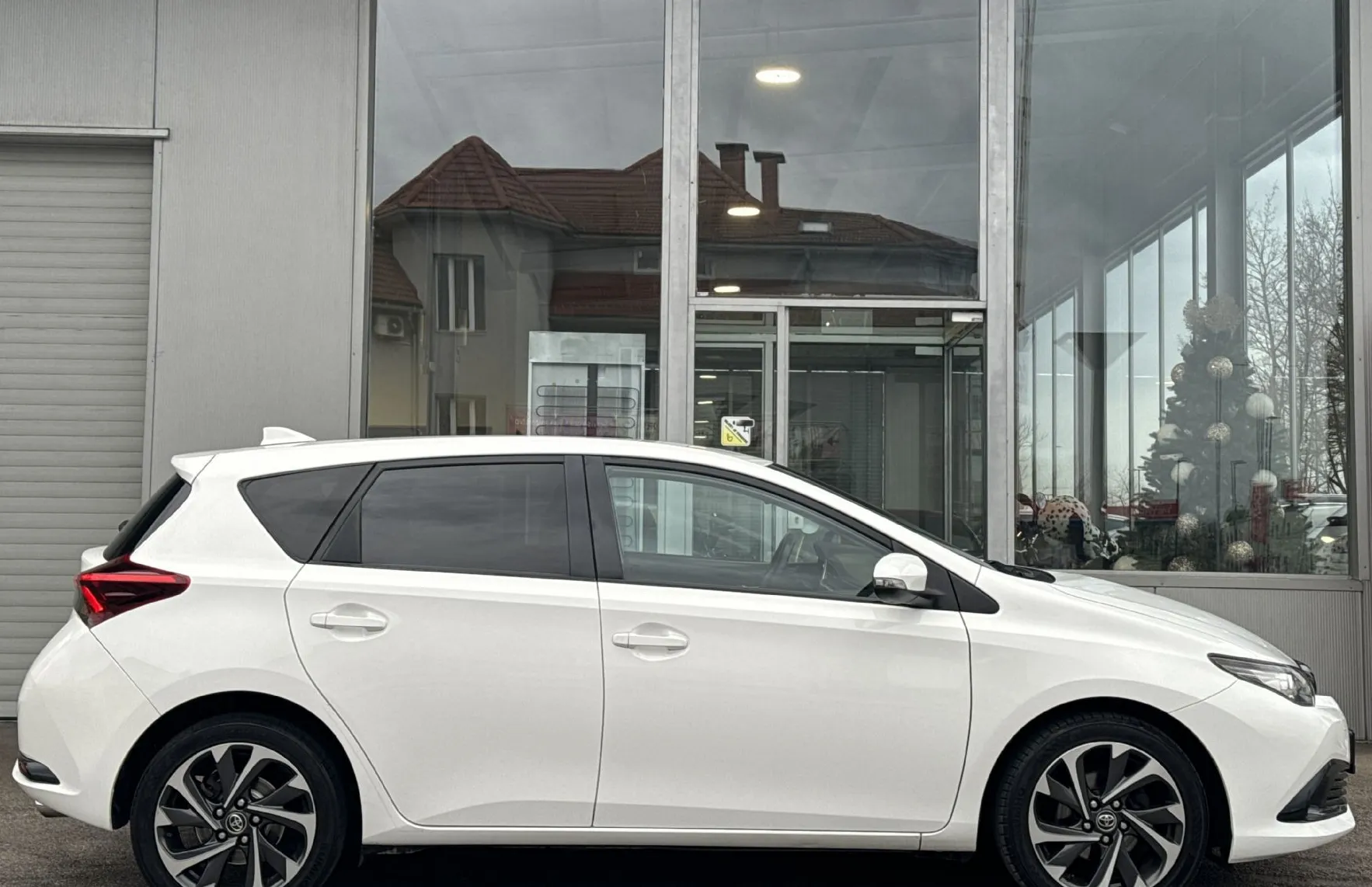 Zunanja slika - Toyota Auris - SLO-SPORT-KAMERA-TEMPOMAT-2xKLIMA-12 MESEČNO JAM. - 2