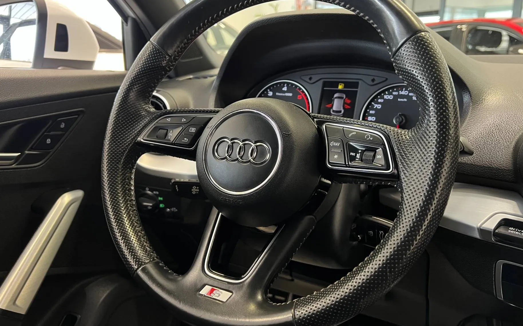 Zunanja slika - Audi Q2 - 30TDI-S-TRONIC-S-LINE-FULL-LED-KAM-MRTVI-KOTI-PDC - 13