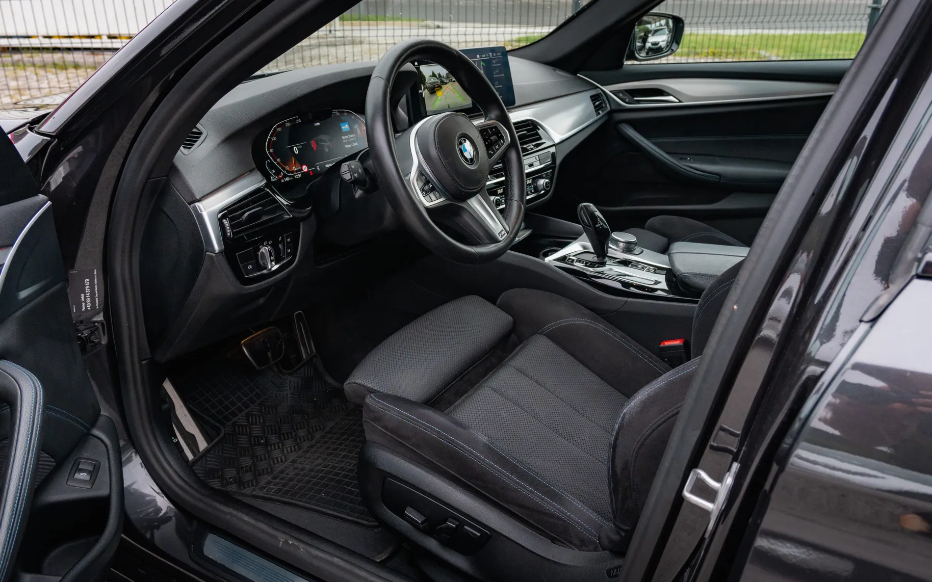 Notranja slika - BMW Serija 5 - 520d xDrive Touring Avt. - 9