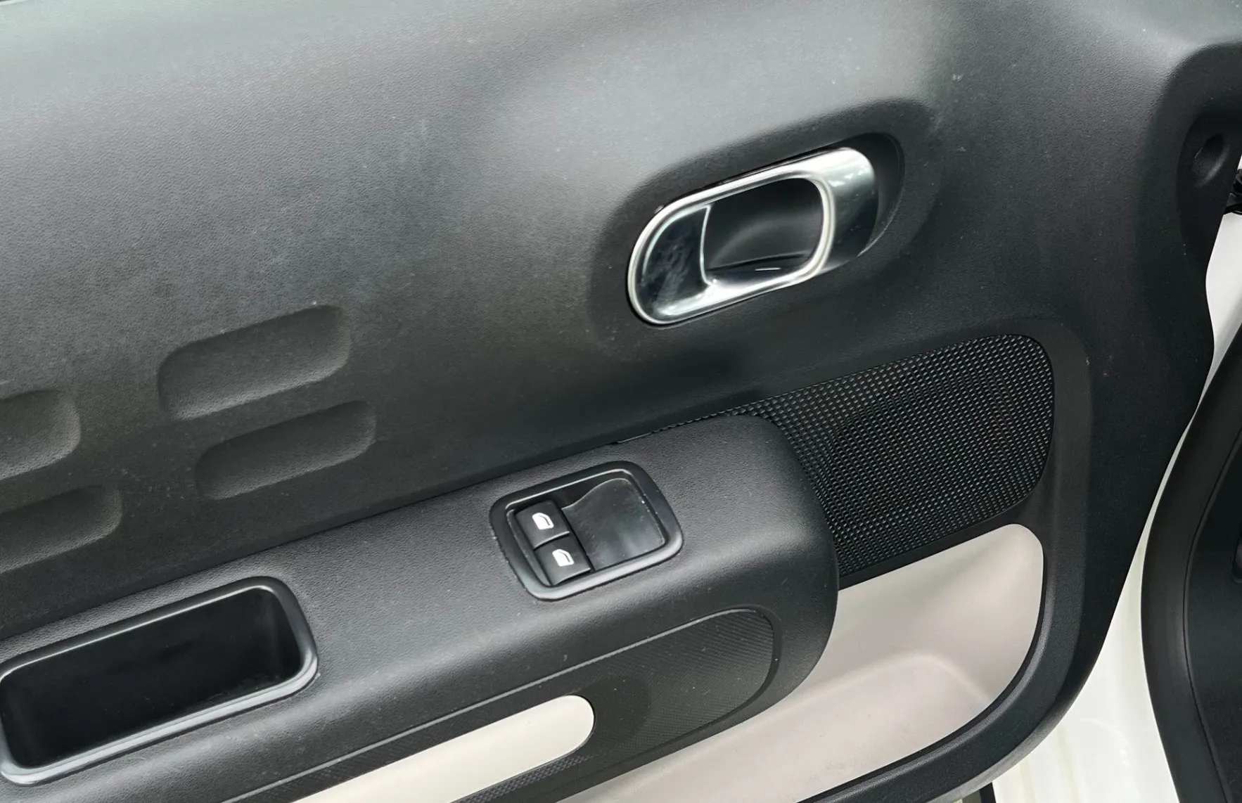 Zunanja slika - Citroën C3 - 1.2 PureTech 83 Feel SAMO 45.000 KM. LED. - 11