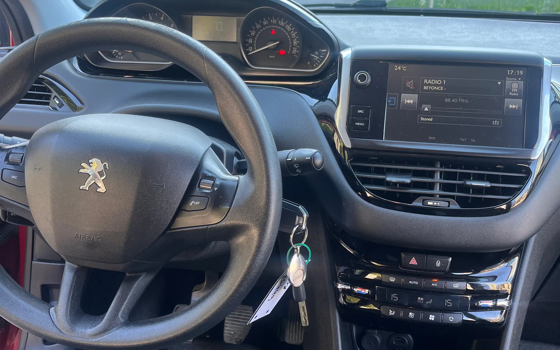 Notranja slika - Peugeot - 208 1,2 VTi PureTech Active - 6