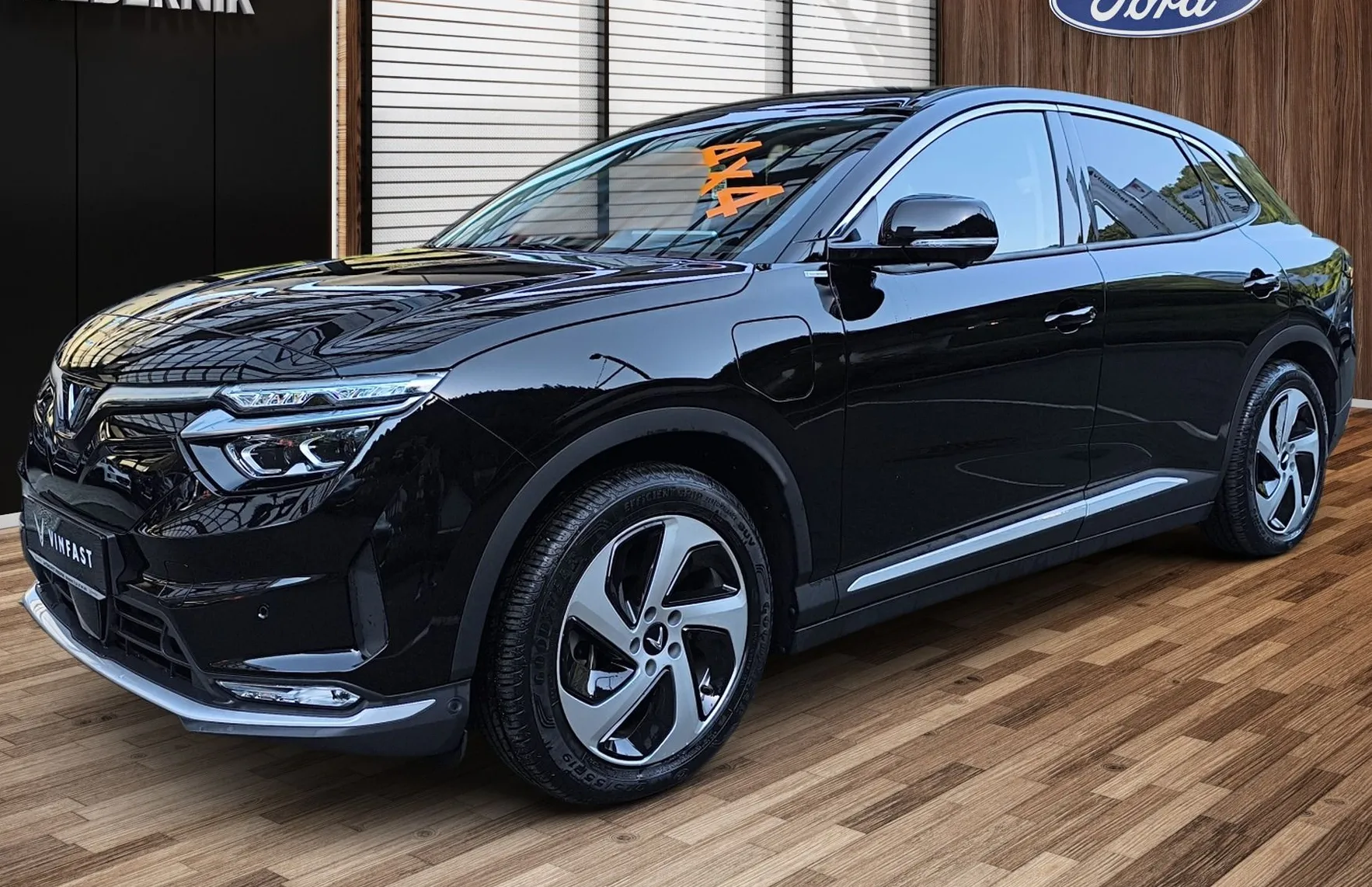 Zunanja slika - Vinfast VF8 - 87.7 kWh AWD ECO-350PS AWD-POLNILNICA-ZALOGA - 1