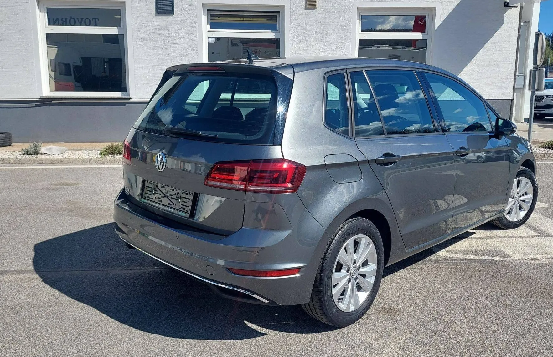 Zunanja slika - Volkswagen Golf - Sportsvan 1.6 TDI Comfortline 85  115 - 2