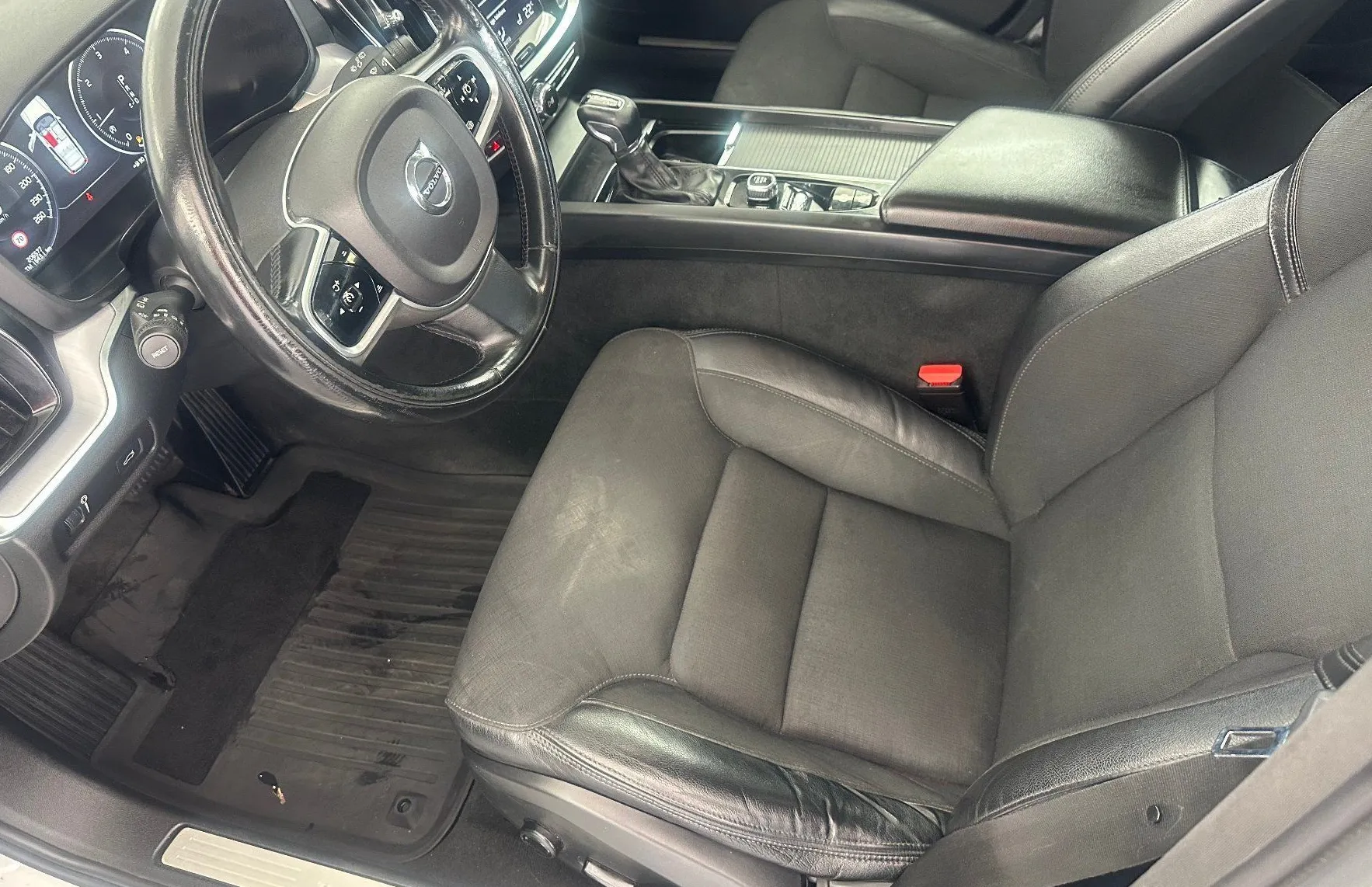 Zunanja slika - Volvo V60 - D3 Momentum Pro Avt+4 ALU.USNJE.NAVI.4X4.TOP - 17