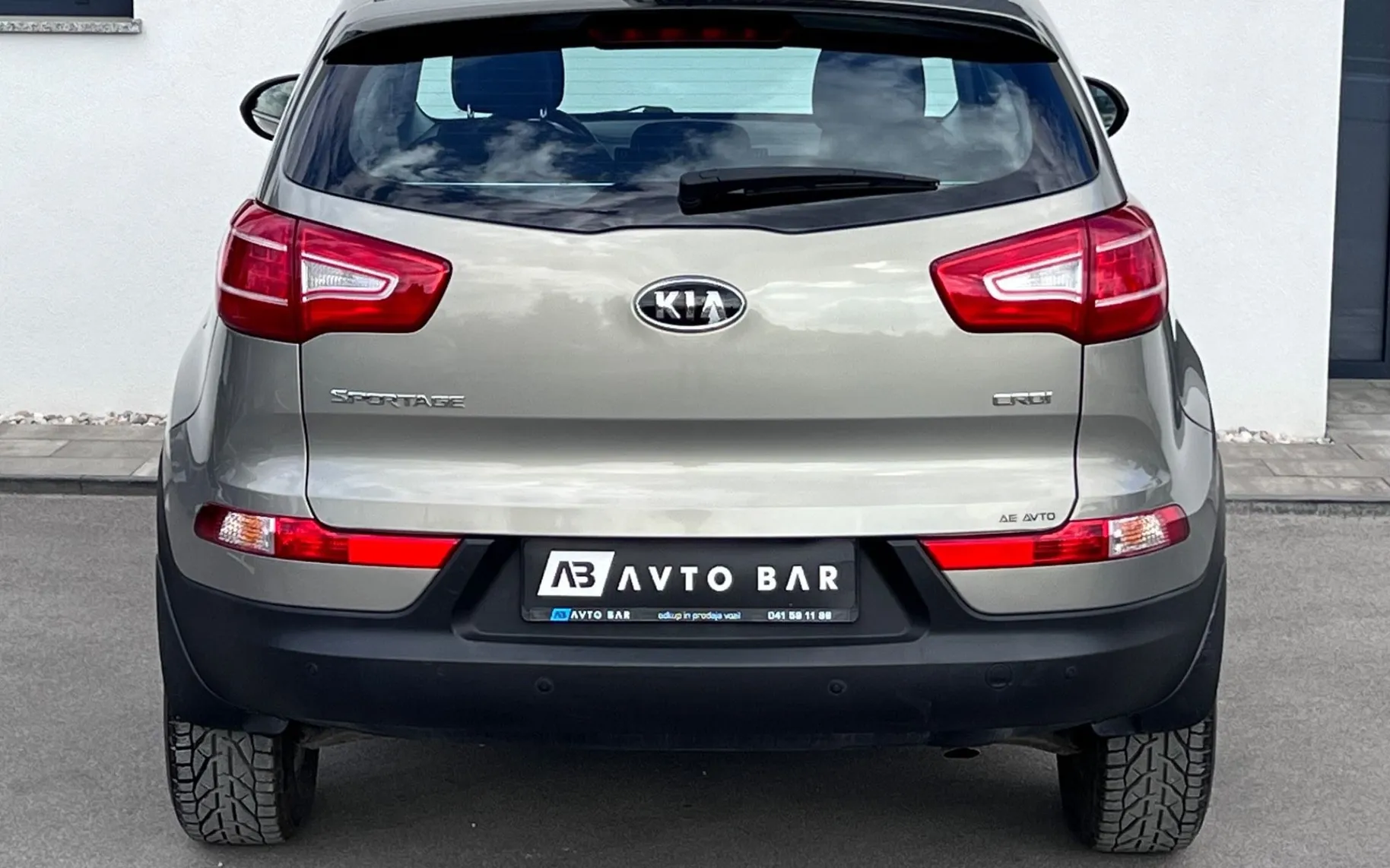 Notranja slika - KIA Sportage - 1.7 CRDi+SLO... - 7