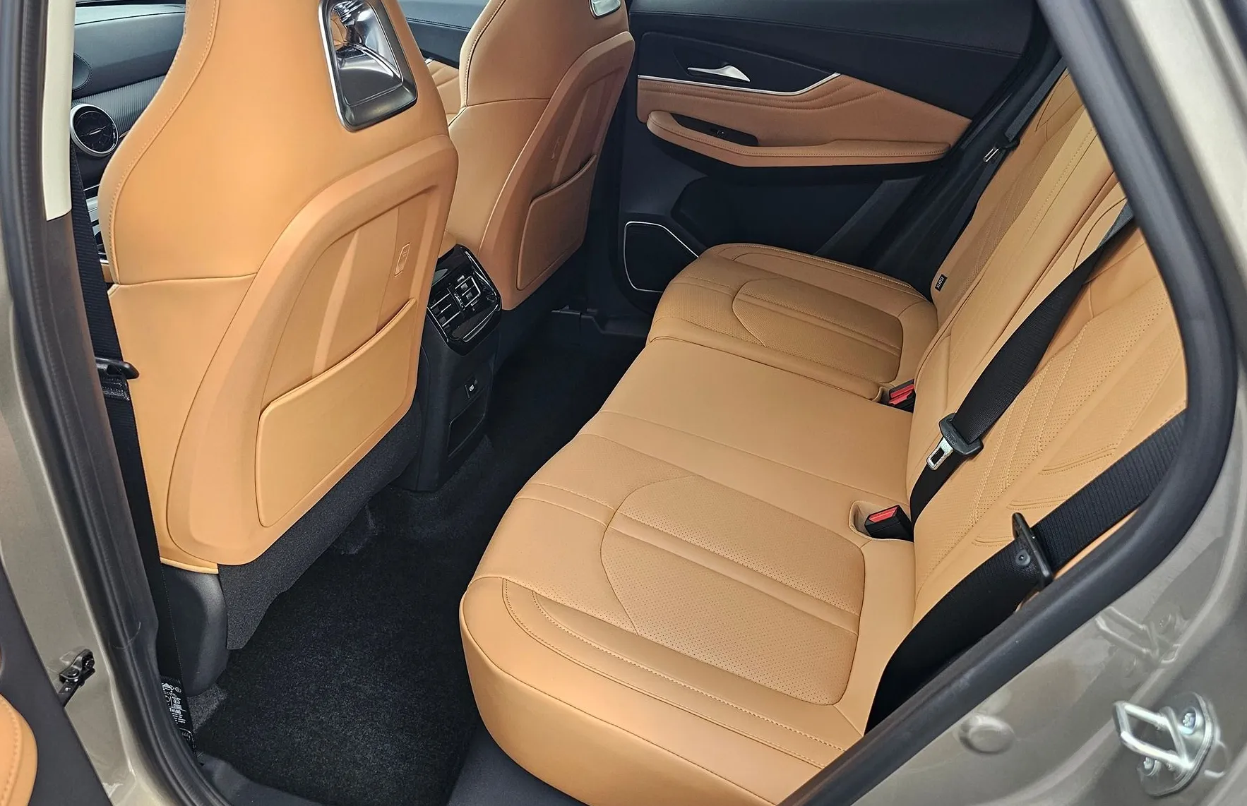 Zunanja slika - Forthing Forthing T5 EVO - T5 Evo my 2025 + ADAS+1.5 T-GDI 7DCT- NA ZALOGI- - 3