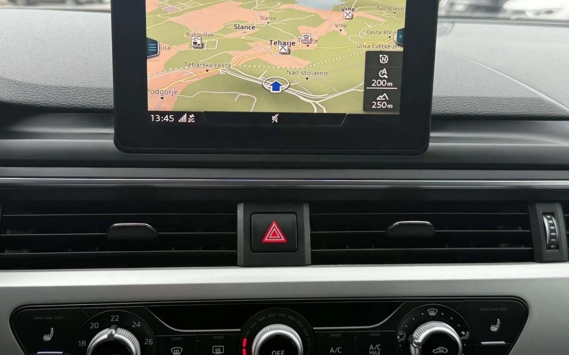 Notranja slika - Audi A4 Avant - 2.0 TDI-AUT-XENO+LED-NAVI-LIZING ZA TUJCE-PDC - 10