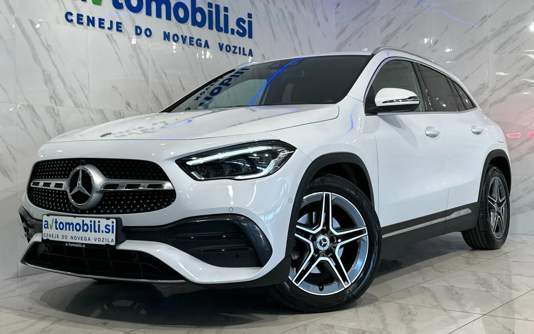 Zunanja slika - Mercedes-Benz GLA-Razred - 200|AMG Line|Memory|HUD|Kamera|Gretje|LineAss|R19 - 1