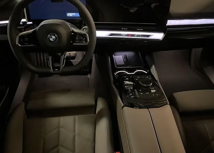 Zunanja slika - BMW i5 - eDrive40  AT - 11