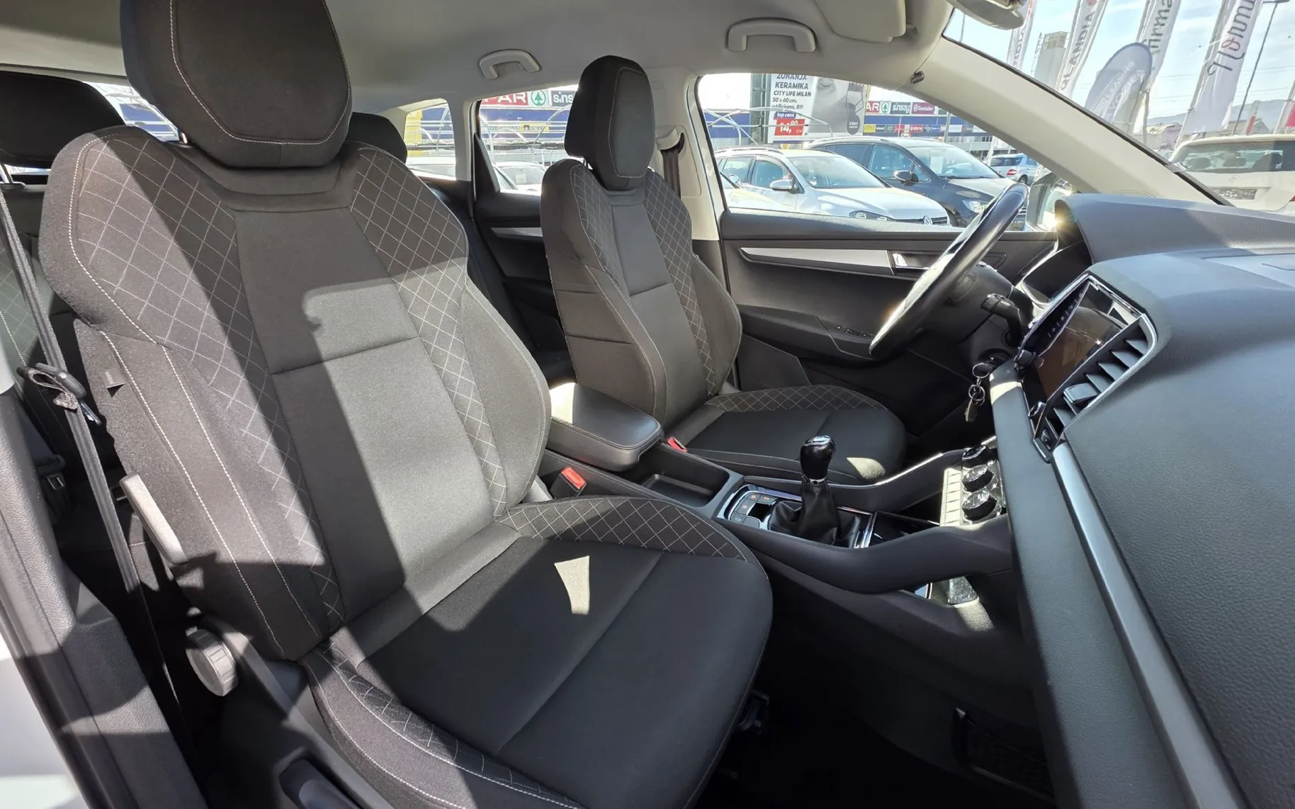 Zunanja slika - Škoda Karoq - 1.6 TDI Style.FULL LED.NAVI.HITRI KREDIT - 10