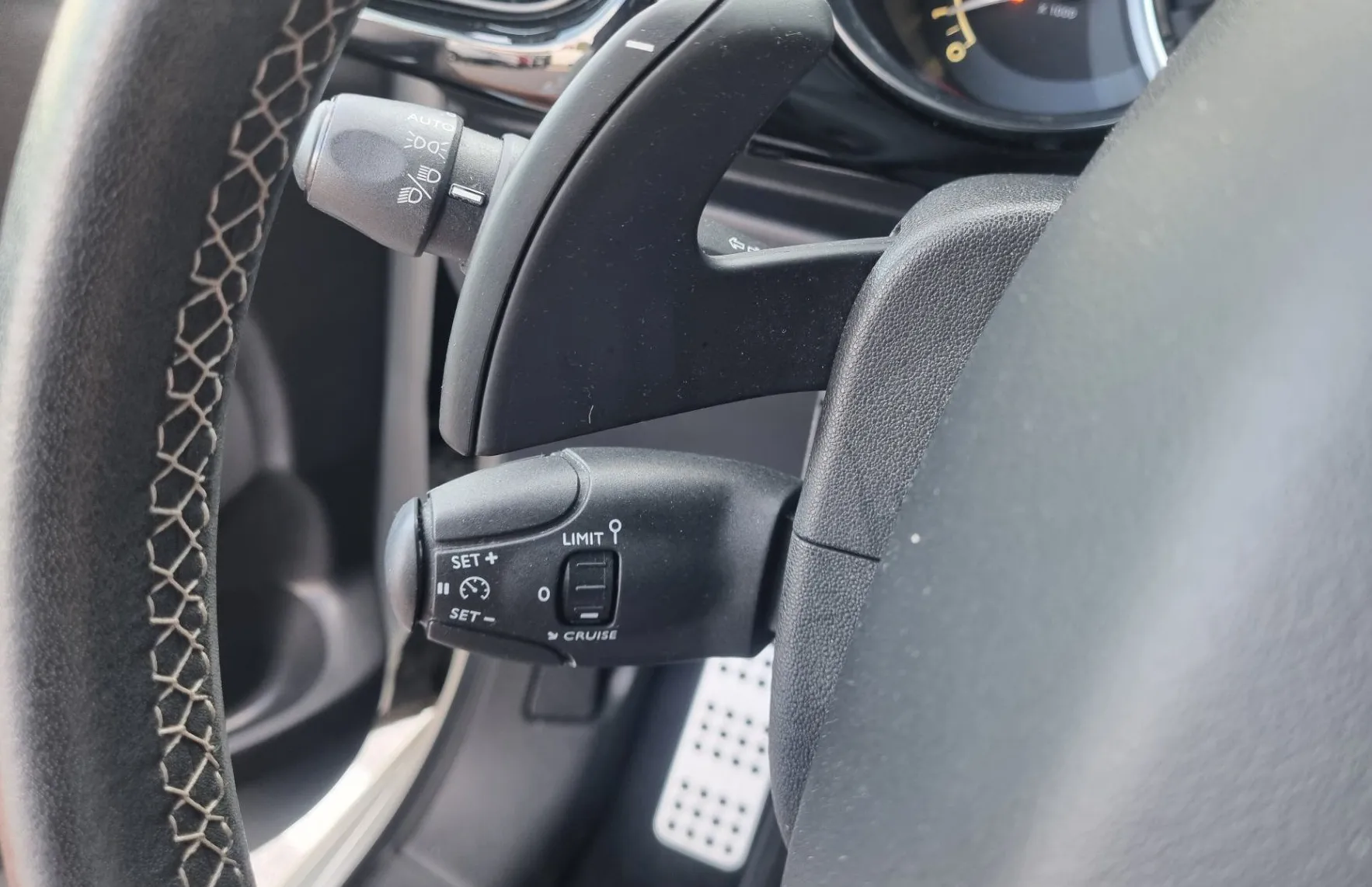 Zunanja slika - Citroën DS3 - 1.2 PURETECH CHIC - Avtomatik - POTRJENA SERVISNA - 13