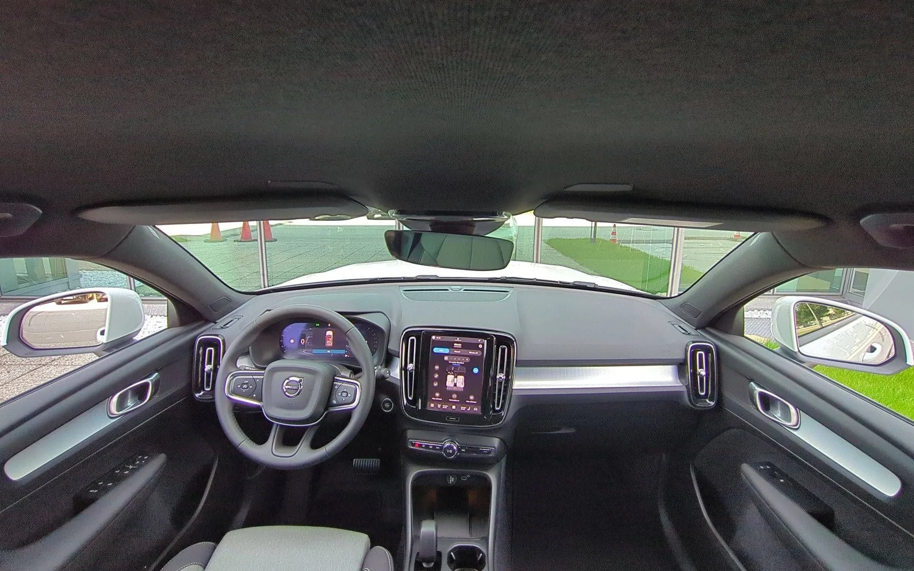 Notranja slika - Volvo XC40 - B3 P Core AT DCT 3 leta garancije + 3 servisi... - 20