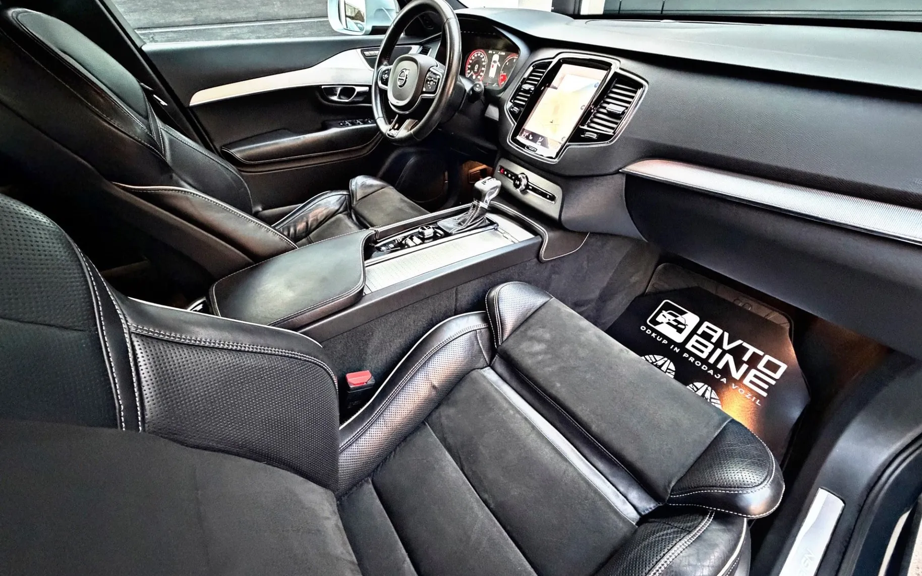 Notranja slika - Volvo XC90 - D5 AWD R-DESIGN•ZRAČNO•KLJUKA•LED•VIRTUAL•NAVI•360 - 9
