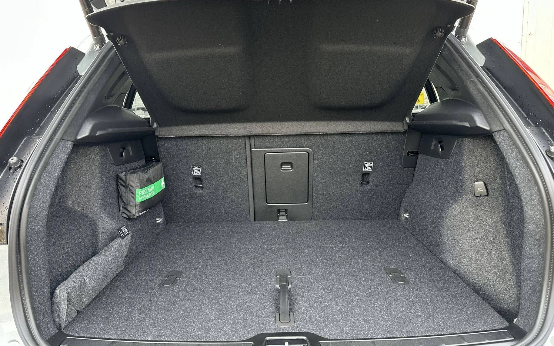 Zunanja slika - Volvo XC40 - B3P Core Avt. - 12