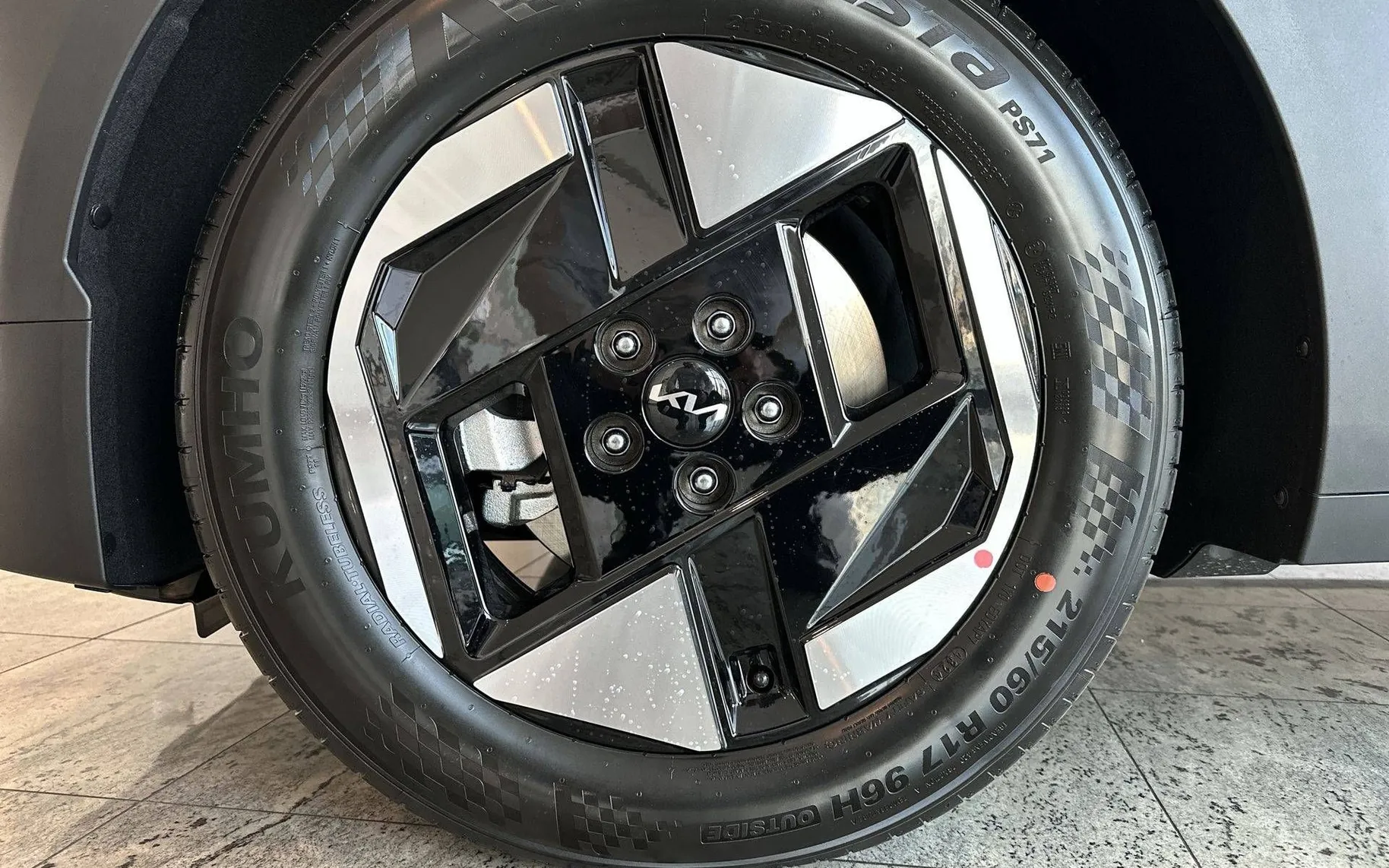 Notranja slika - KIA EV3 - STAR 58.3 kWh baterija - 9