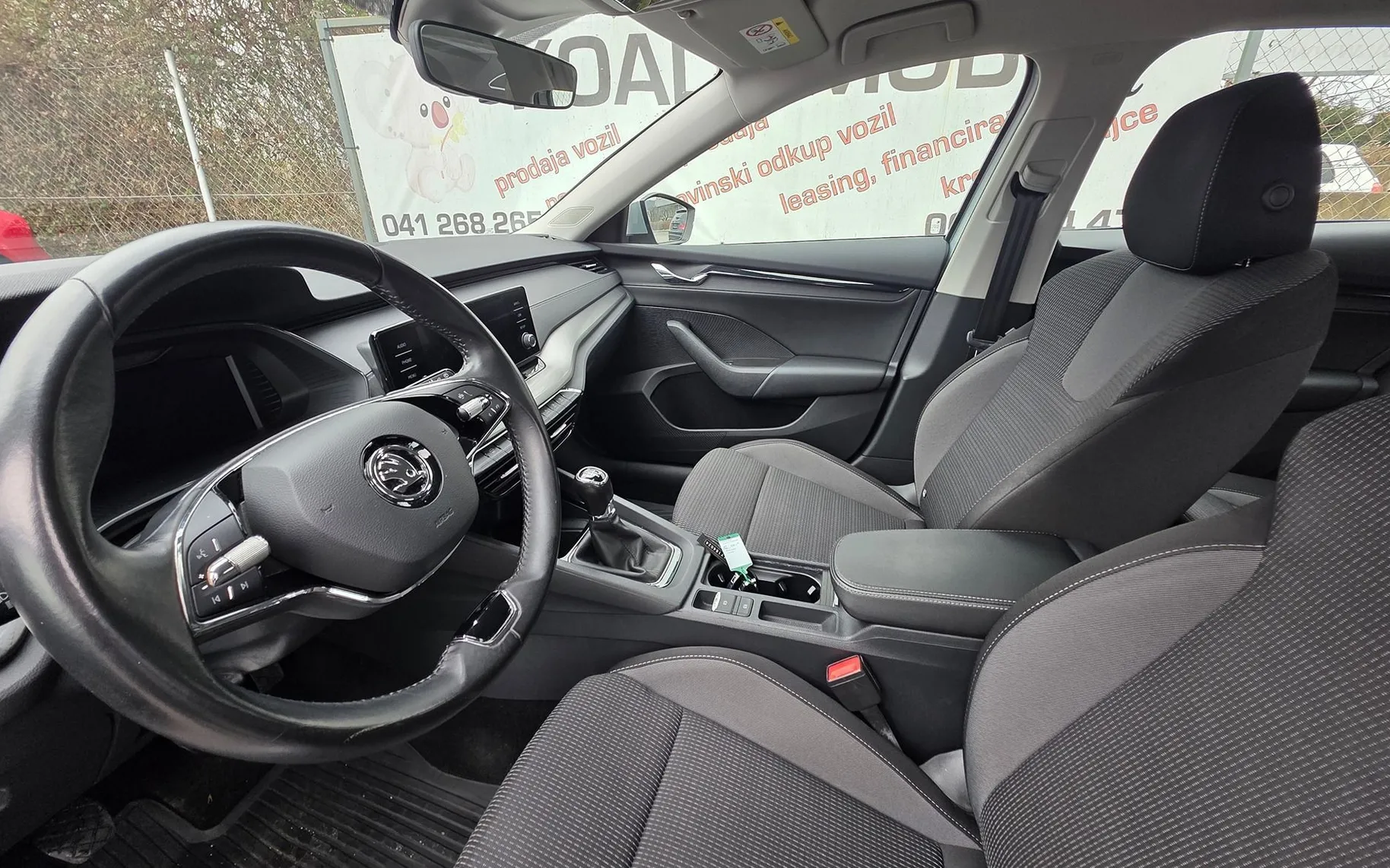 Zunanja slika - Škoda Octavia - 2.0 TDI LIMUZINA LED-ALU PLATIŠČA-ZASLON-PDC-1.LAS - 10