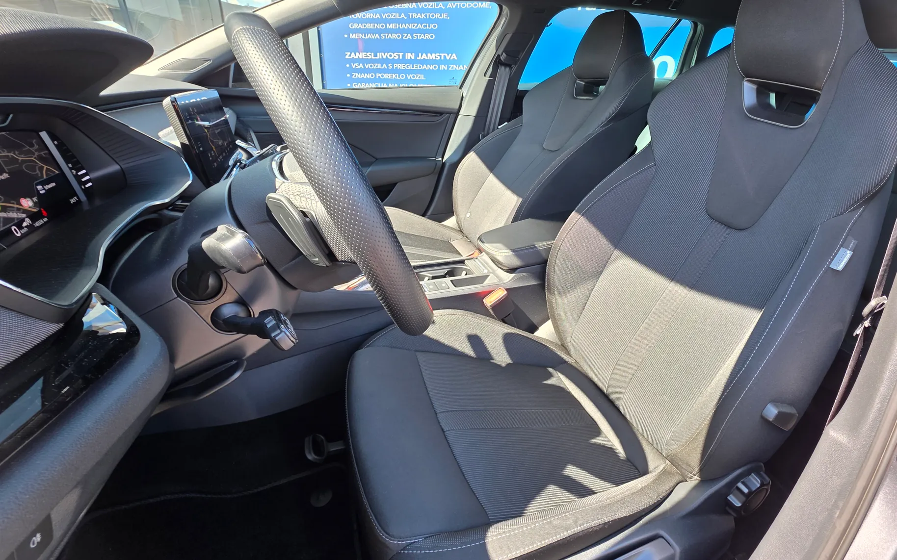 Notranja slika - Škoda Octavia - Combi 2.0 TDI Sportline DSG.MATRIX.HUD.AMBIENTAL. - 32