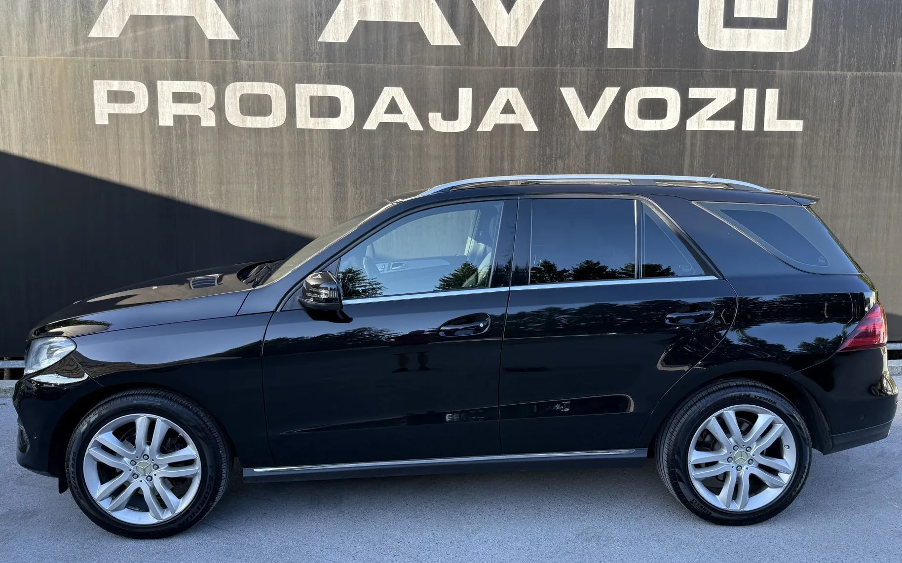 Zunanja slika - Mercedes-Benz GLE-Razred - GLE 250d-PANORAMA-360°-USNJE- NAVI-H K - 4