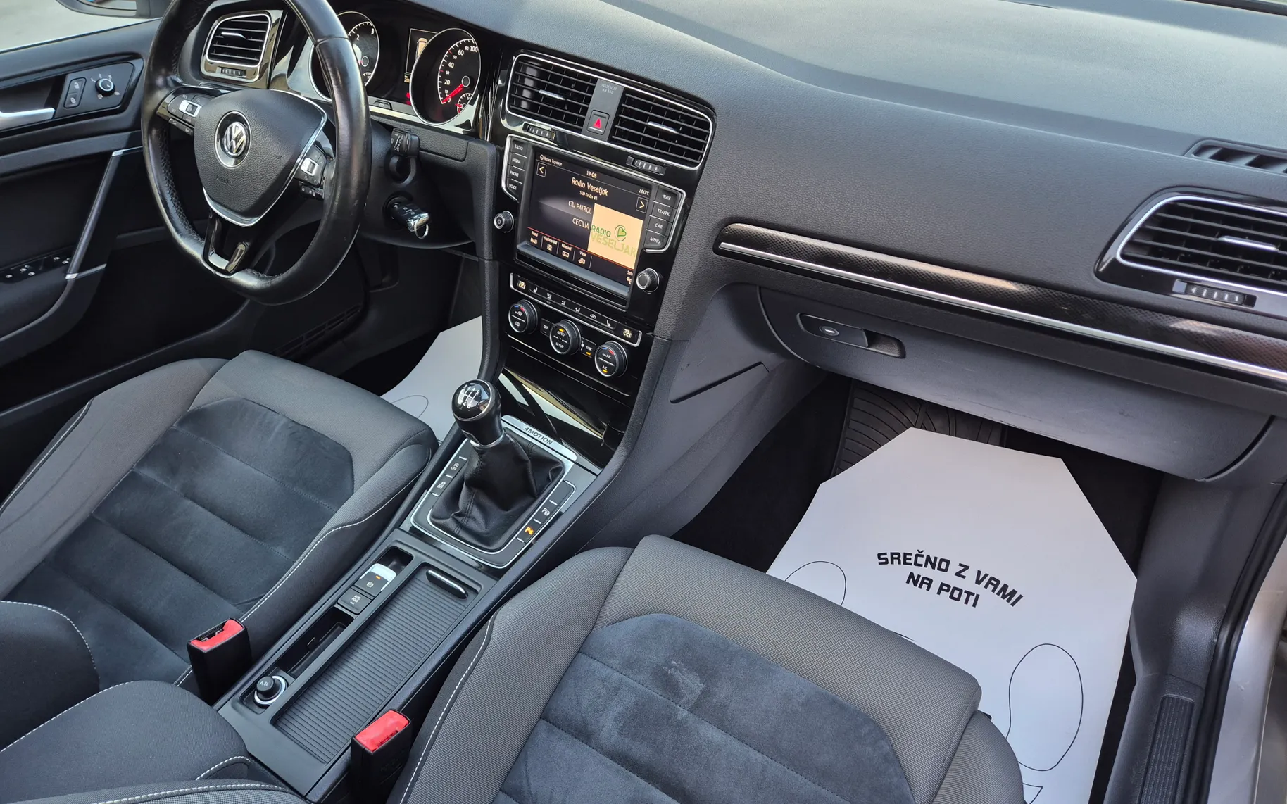 Notranja slika - Volkswagen Golf - 4motion 2.0 TDI BMT Highline - 8