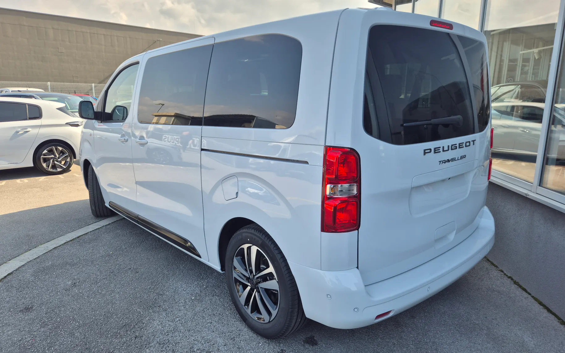 Zunanja slika - Peugeot Traveller - L2 Business Vip 2.2 B-HDI 180 EAT8 - 5