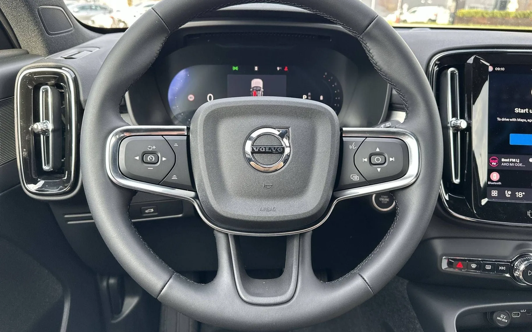Notranja slika - Volvo XC40 - B3 P Core Avt - 14