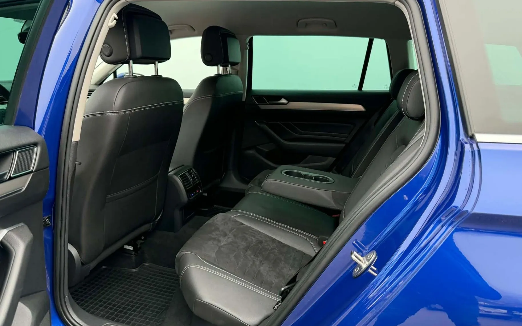 Notranja slika - Volkswagen Passat Variant - 2.0 TDI-DSG-2X R LINE-LIZING ZA TUJCE-FUL LED- - 9