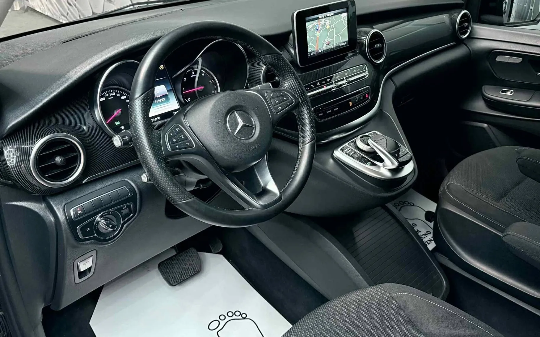 Notranja slika - Mercedes-Benz V-Razred - V 250D•KRATKI•LED•LANE ASSIST•MRTVI KOTI•KAMERA• - 8
