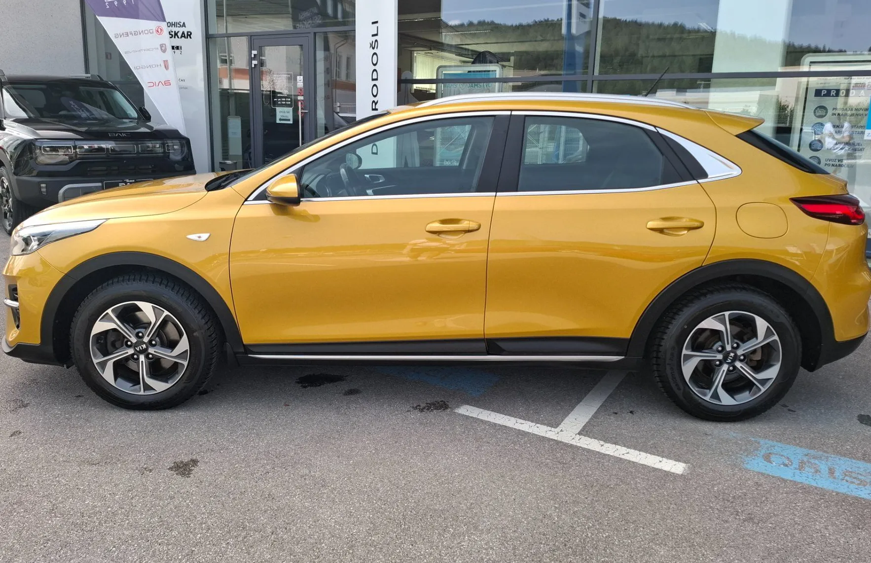 Zunanja slika - KIA XCeed - 1.0 T-GDi - SLOVENSKI - POTRJENA SERVISNA KNJIGA - 5