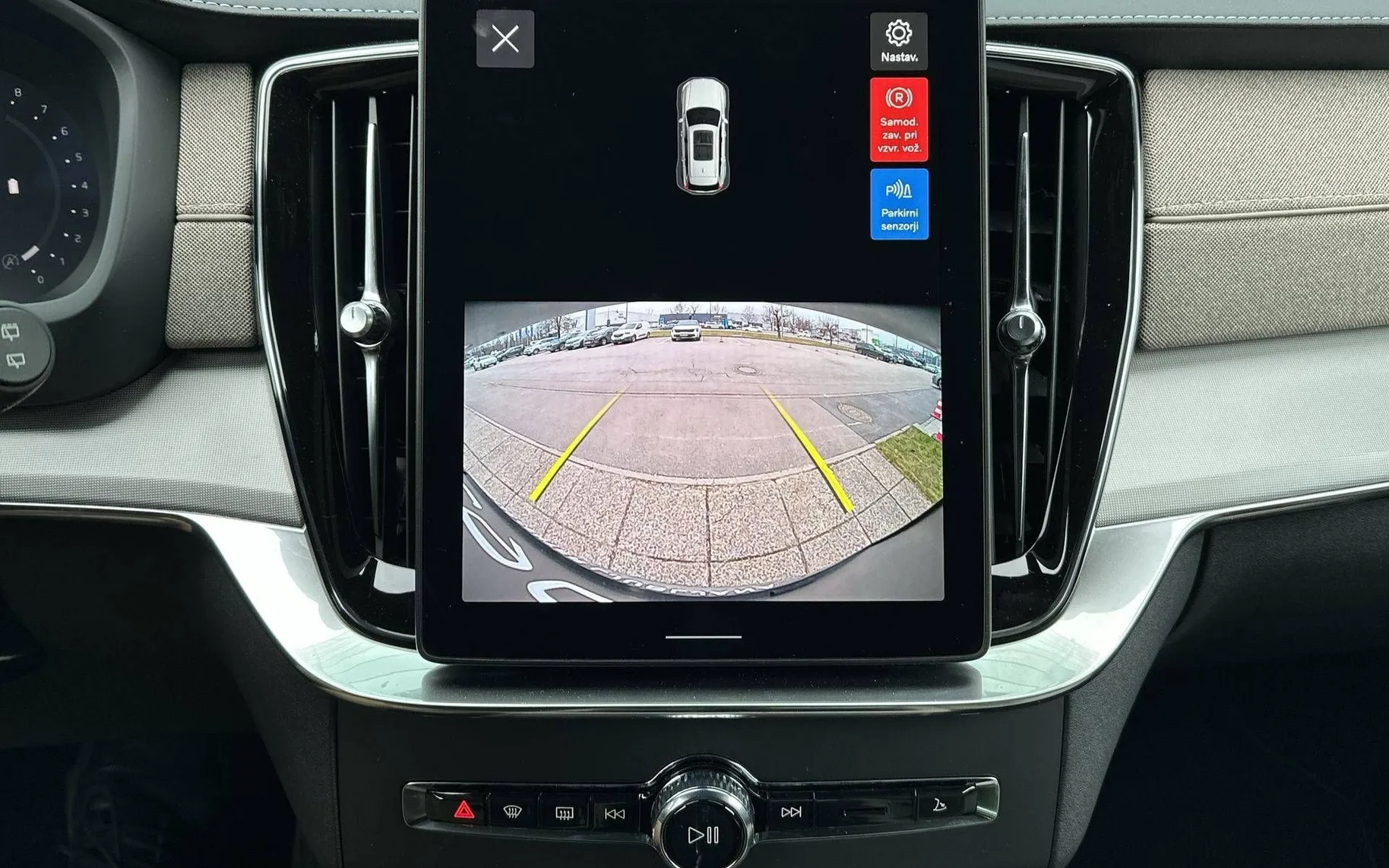 Notranja slika - Volvo XC90 - B5 P Core Bright 7s AT AWD 3 leta gar. + 3 serv - 17