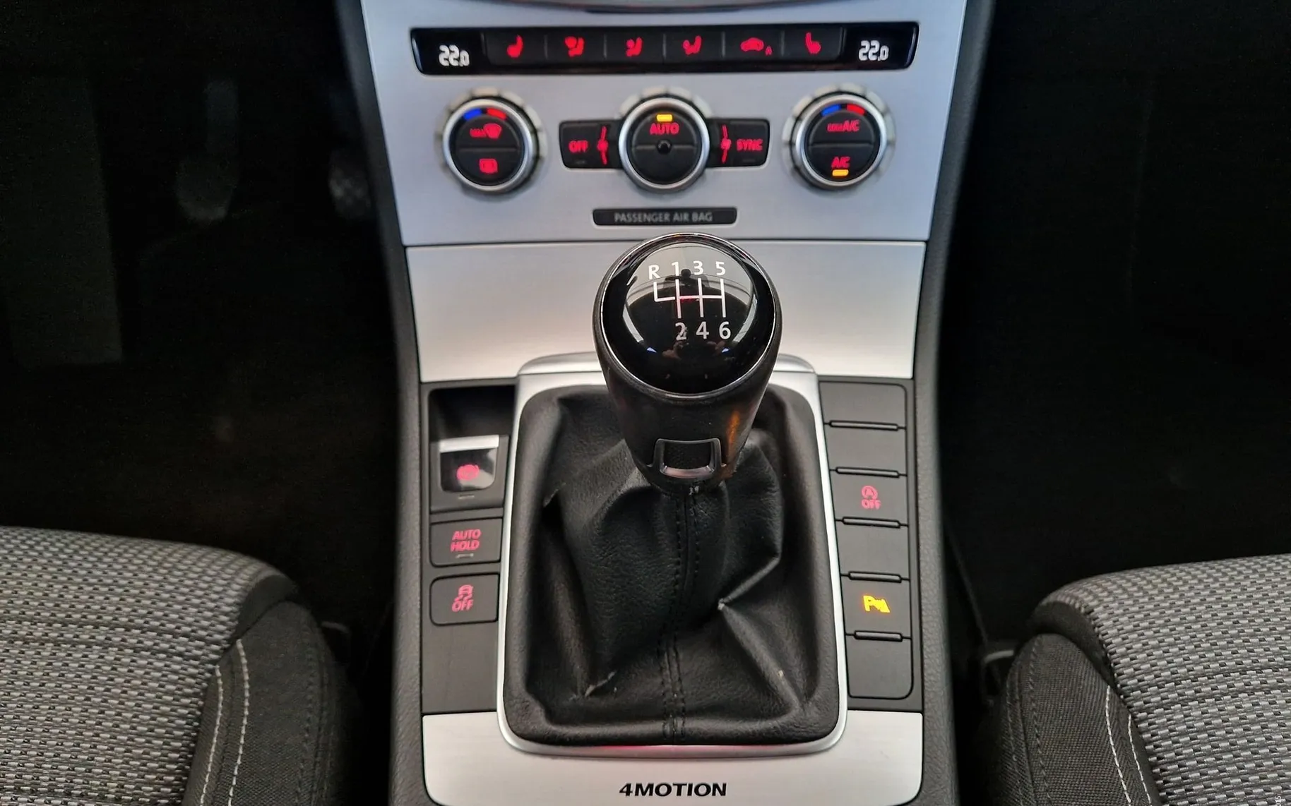 Notranja slika - VW CC - 2.0TDI-4MOTION-BIXENON-NAVI-2XPDC-NA OBROKE TUJCI. - 7