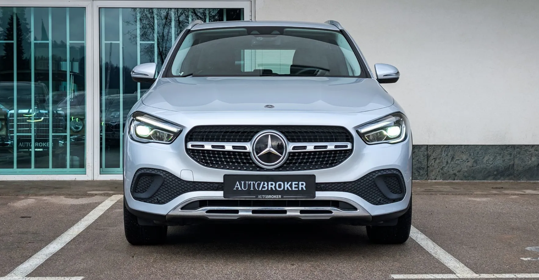 Zunanja slika - Mercedes-Benz GLA-Razred - GLA 220d 4M LED Ambient. Kamera Aktiv. tempomat - 2