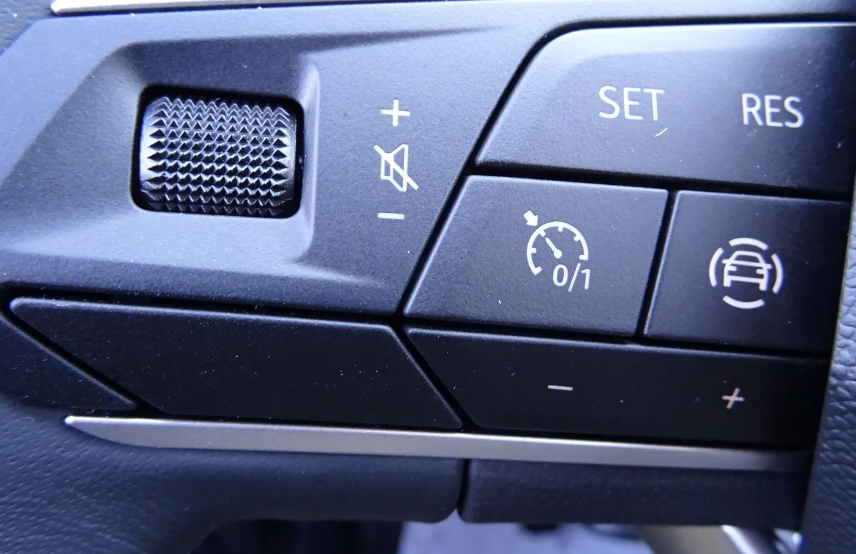 Zunanja slika - Seat Ateca - 1.0 TSI  HOLA 116KM - CELOETNE PNEVMATIKE - - 17