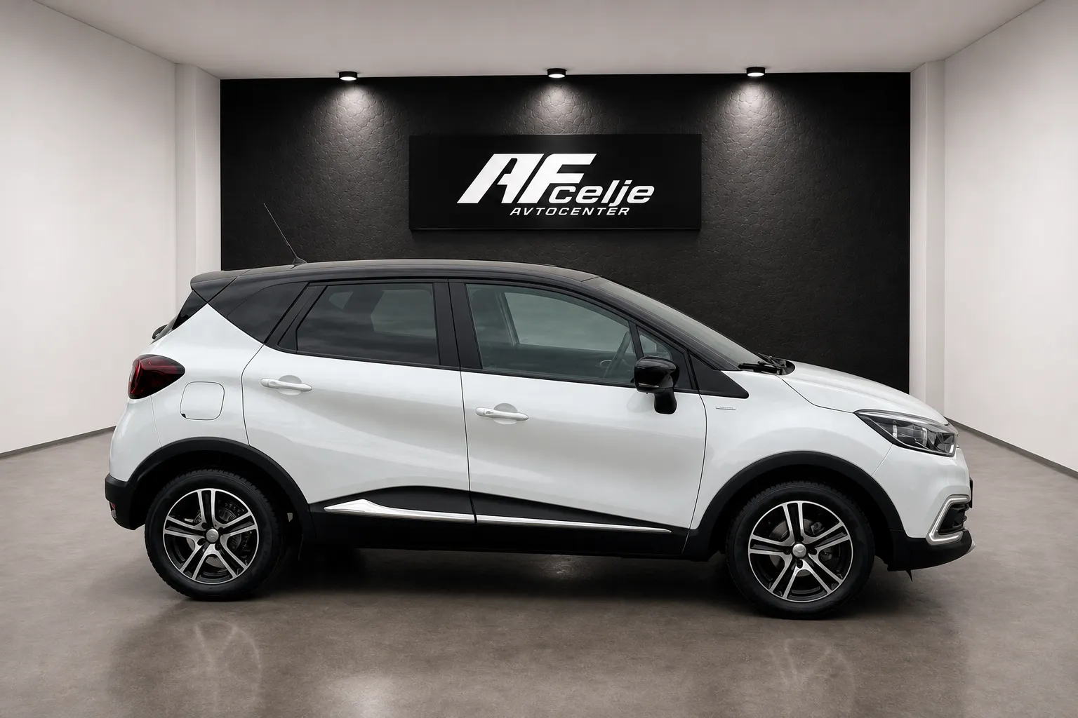 Zunanja slika - Renault Captur - TCe 90-LIMITED-34.000km-LED-NAVI-TEMPOMAT-PDC- - 4