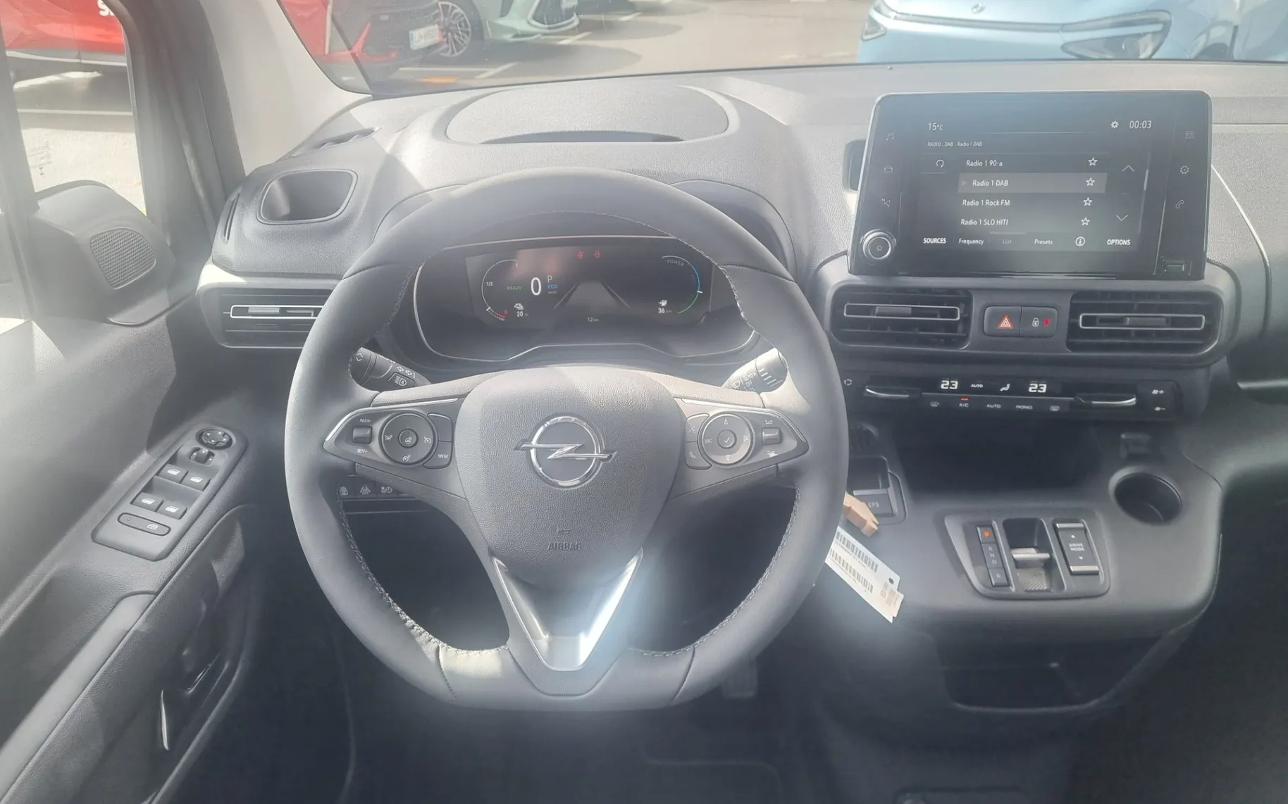 Notranja slika - Opel Combo - LIFE EV 100KW - 3.000€ SUBVENCIJE - VOZILO JE NOVO - 6