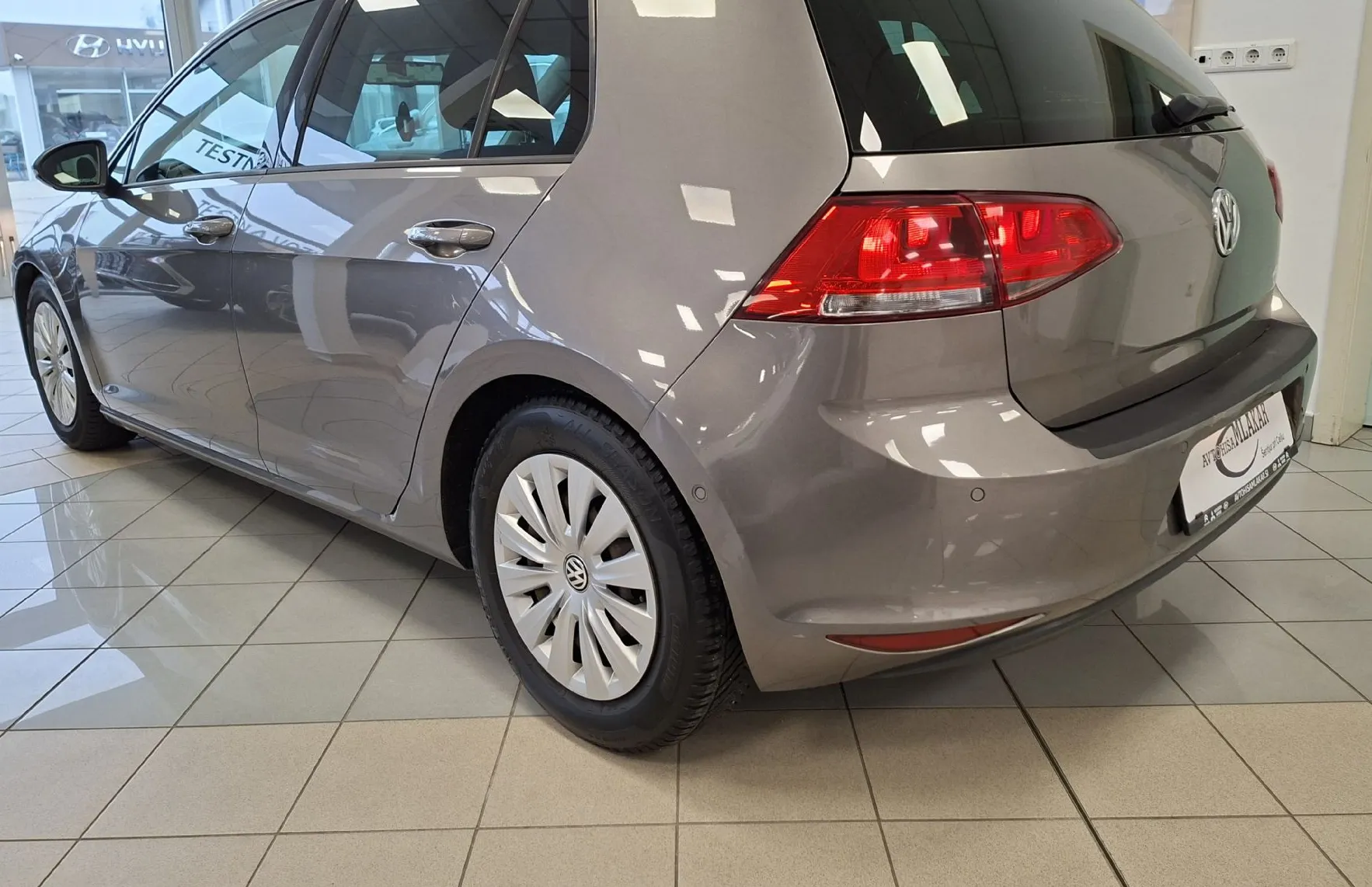 Zunanja slika - Volkswagen Golf - 1.2 TSI Highline-ODLIČEN- - 3