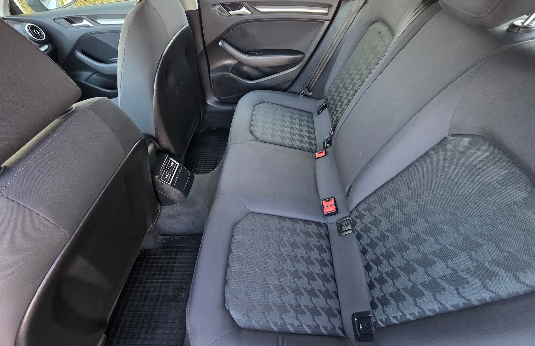 Zunanja slika - Audi A3 - SPORTBACK 1.6 TDI ALU PLATIŠČA-KLIMA-NAVI - 14