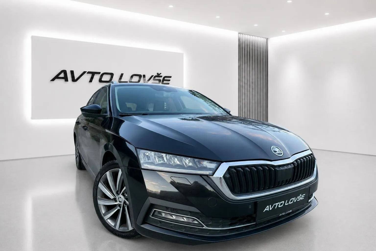Zunanja slika - Škoda Octavia - Combi 2.0 TDI Sport LineDSG-1 LASTNICA-VIRTUAL-LED - 2