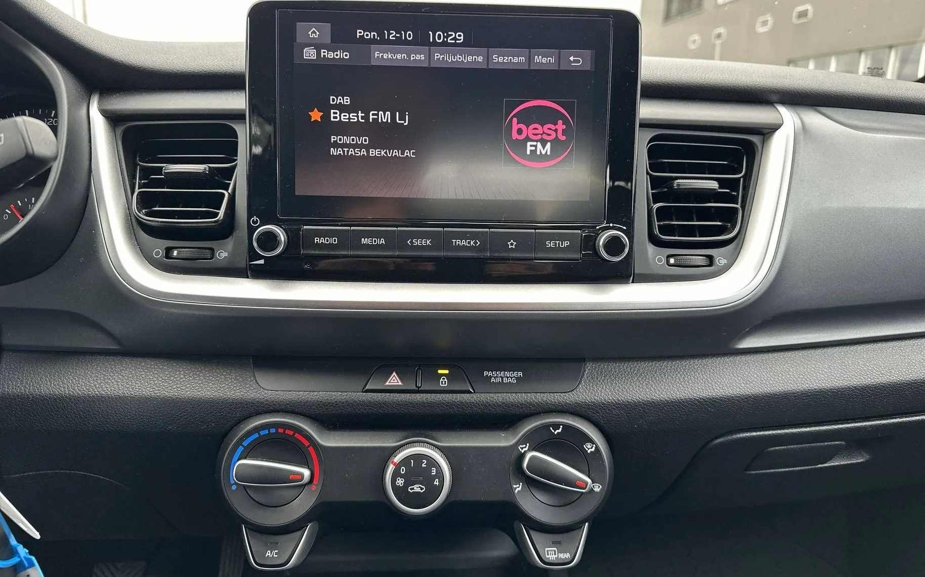 Notranja slika - KIA Stonic - 1.2 DPI LX Fun ISG - 18