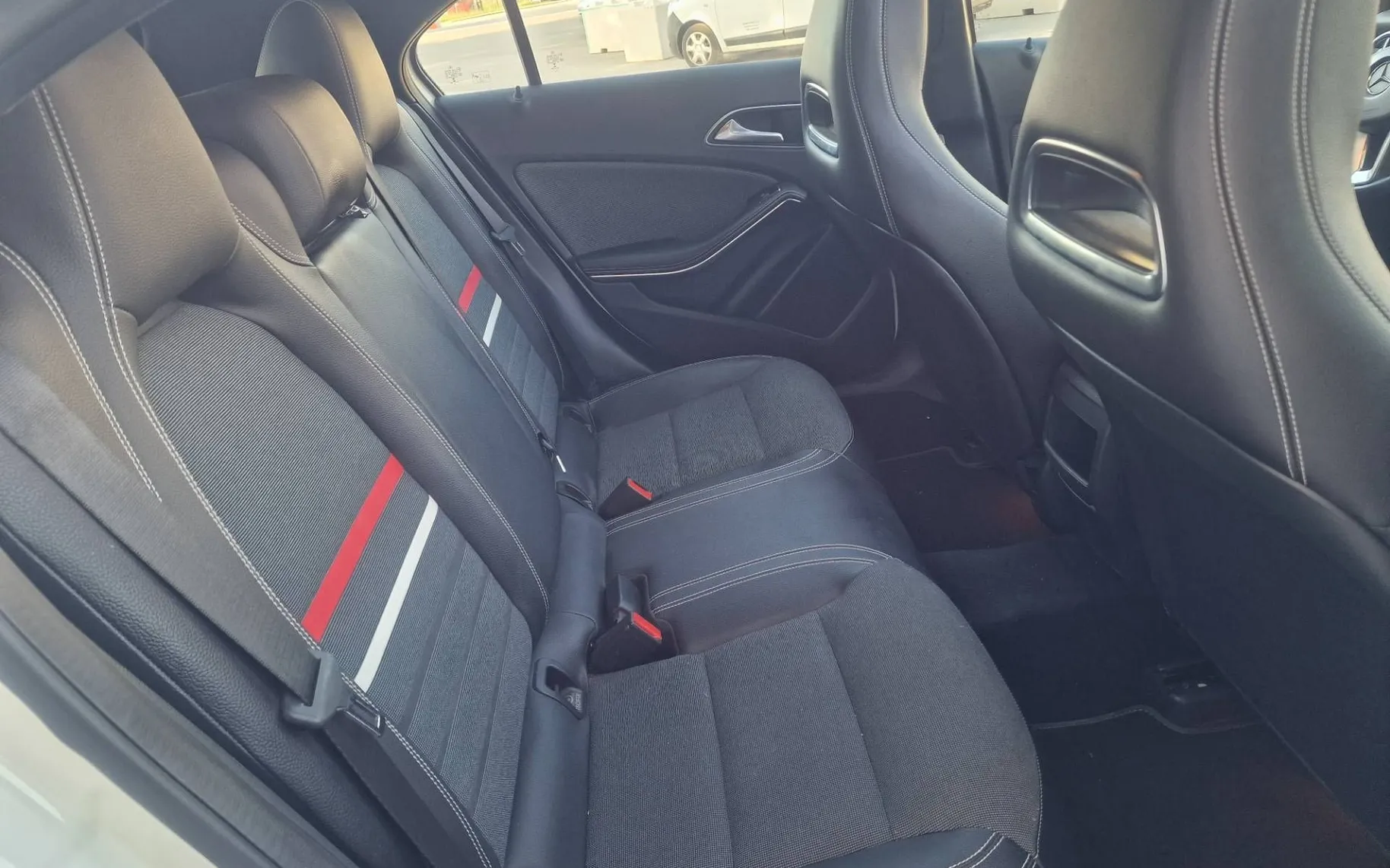 Notranja slika - Mercedes-Benz A-Razred - 180 LED-XENON PANORAMA NAVIG. ODLIČEN - 9
