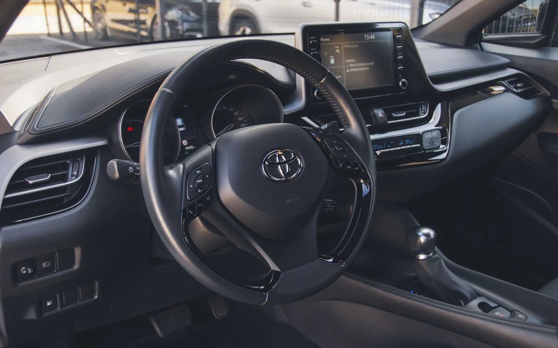 Zunanja slika - Toyota C-HR - CH-R 1.8 HYBRID SMART-BLACK PACK-LED-ACC-KAM-SLO-17C - 7
