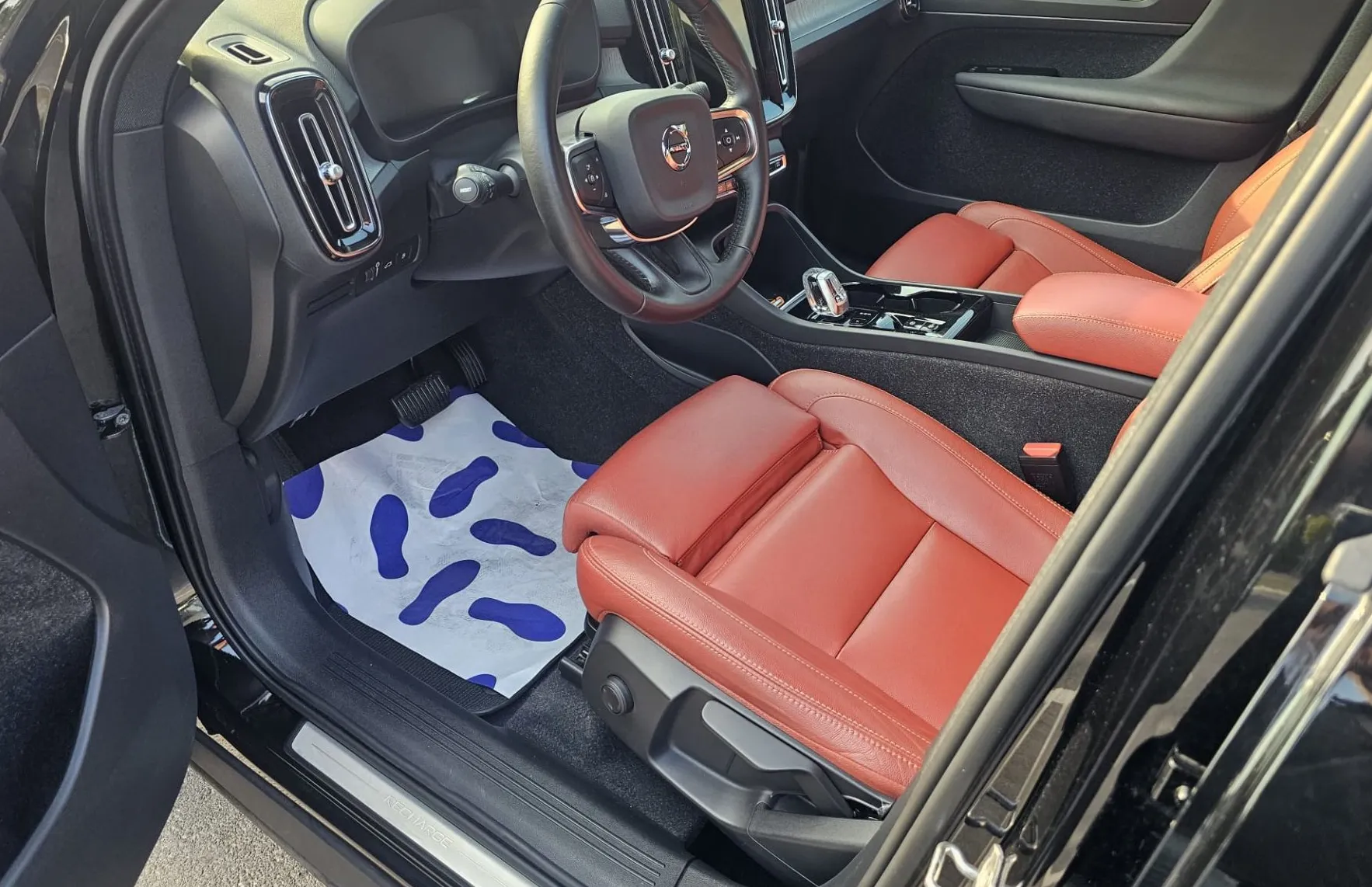 Zunanja slika - Volvo XC40 - T5 Rech.Twin Engine Inscription|FULED|ALU19|usnje| - 6