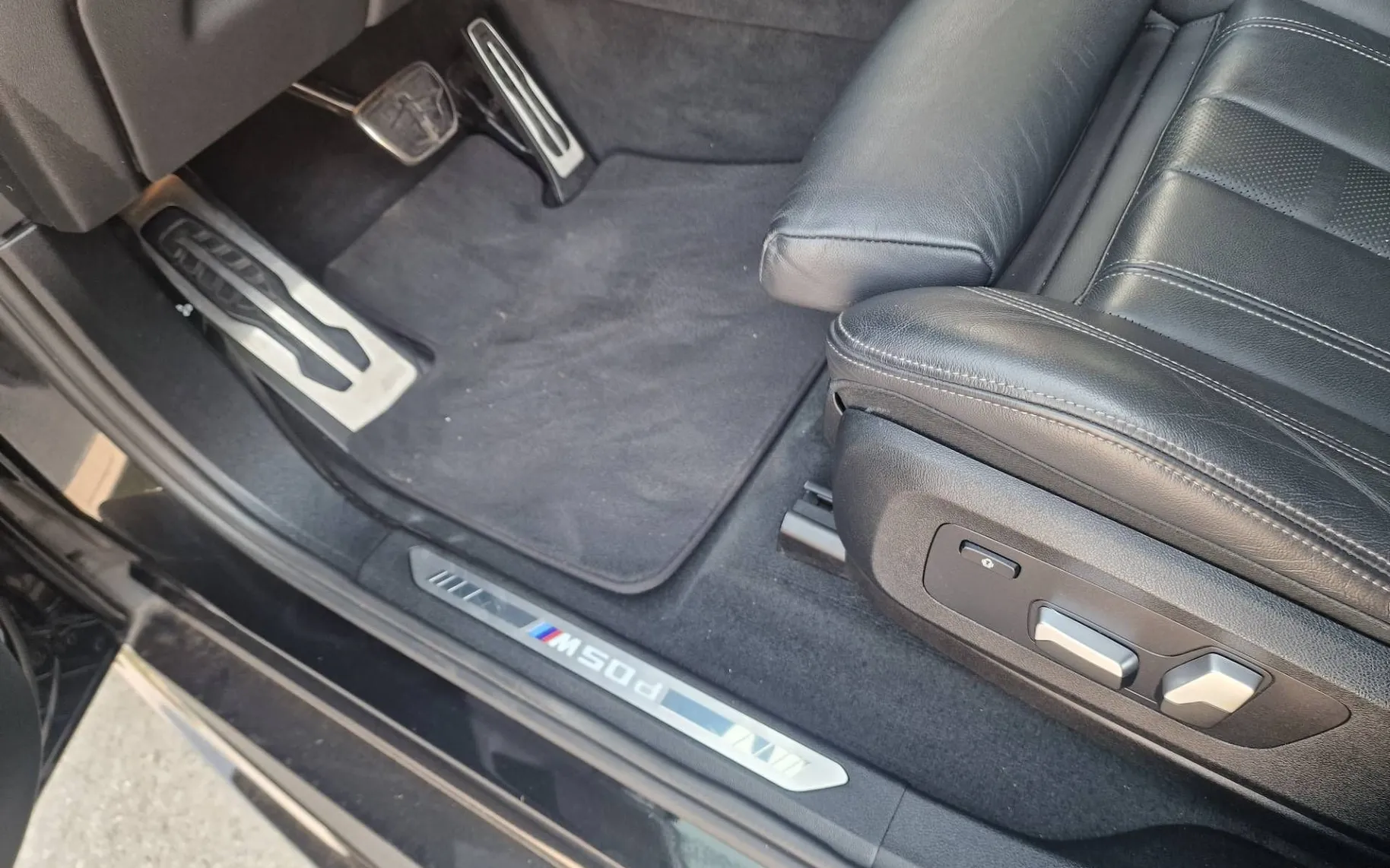 Notranja slika - BMW serija X6: - xDriveM50d Avt. 22COL PAN. HARMAN-LASER - 12