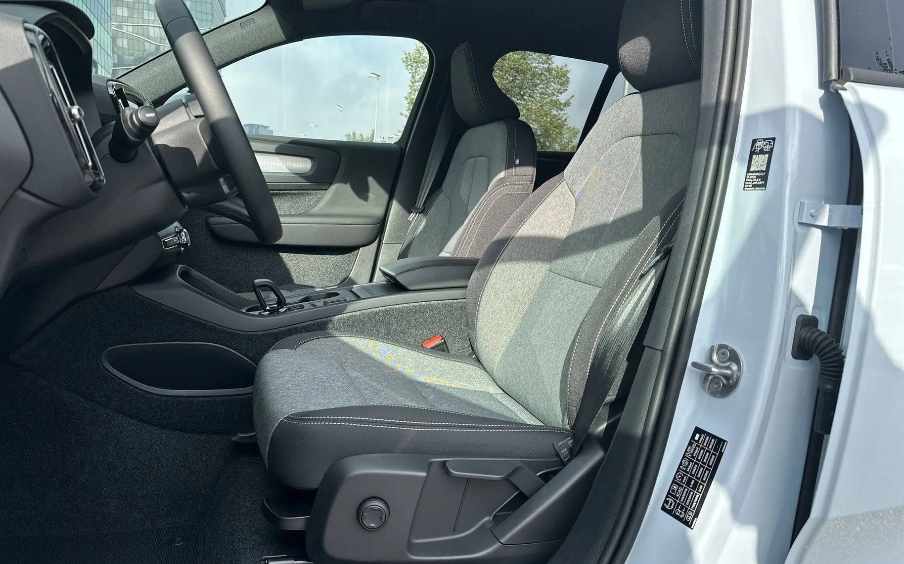 Notranja slika - Volvo XC40 - B3 P Core Avt. - 10