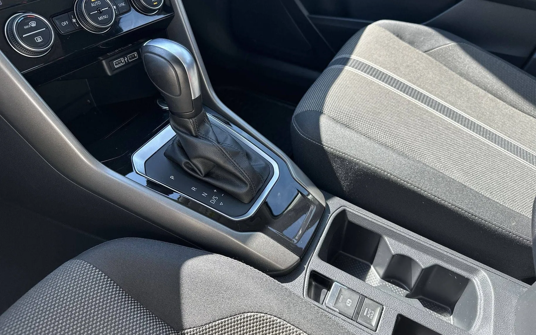 Notranja slika - Volkswagen T-Roc - 1.5 TSI BMT Style DSG - 20